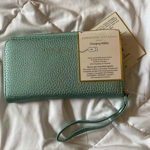 Adrienne Vittadini charging wallet NWT